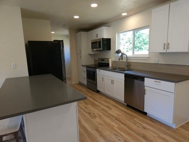 Photo - 3Bd/2.5Ba Single Story Home-For viewing!