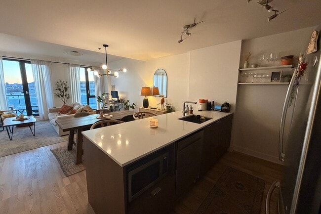 Building Photo - 3100 Rue Rachel E Unit 513