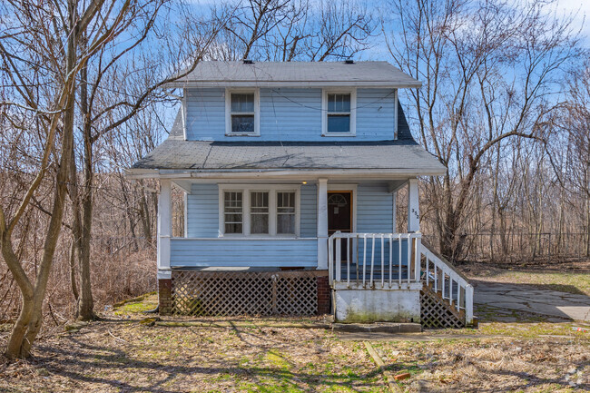 Building Photo - 352 Talbot Ave Rental