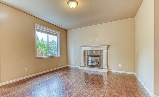 Photo - Meticulously maintained fully air conditioned 3 bedroom and 3 bath house in Serrano Community!