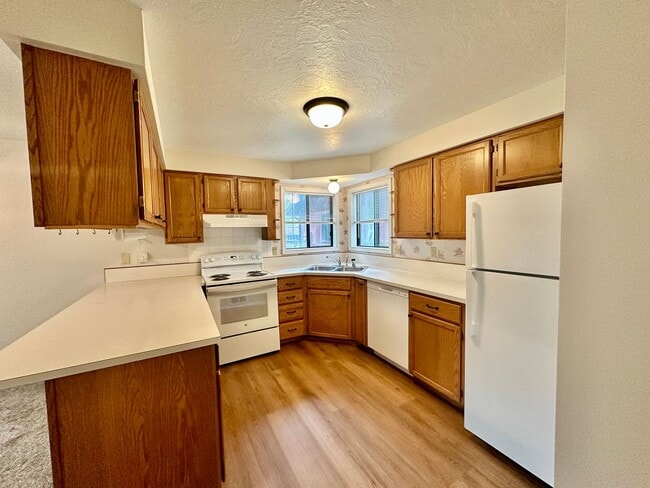 Photo - For Rent: Cozy 2 Bed / 2 Bath Condo with E... Unit 7