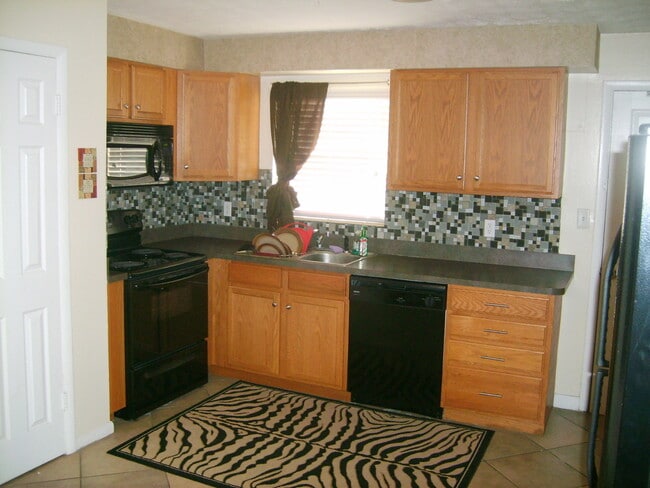 Photo - Available Fall 2026! 3 Bed/2 Bath House Ri...