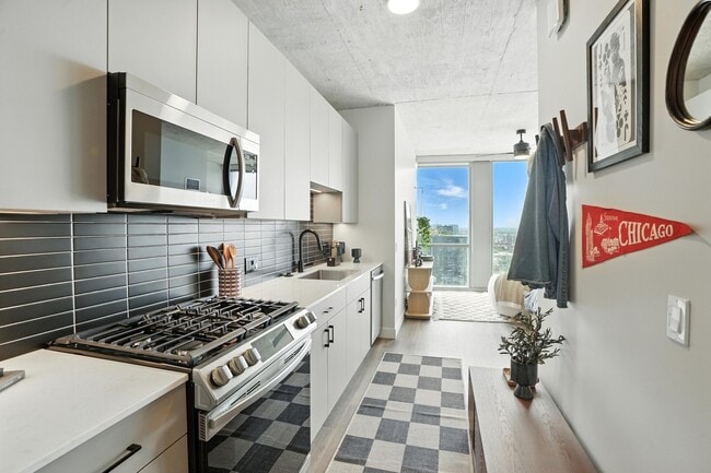 Photo - 1118 W Carroll Ave