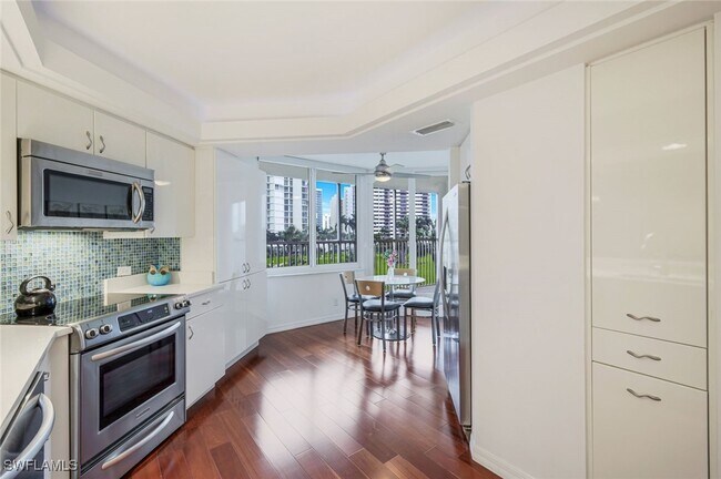 Photo - 4041 Gulf Shore Blvd N Unidad 204