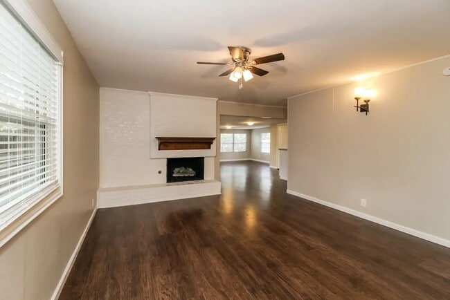 Photo - 920 Waterview Cir