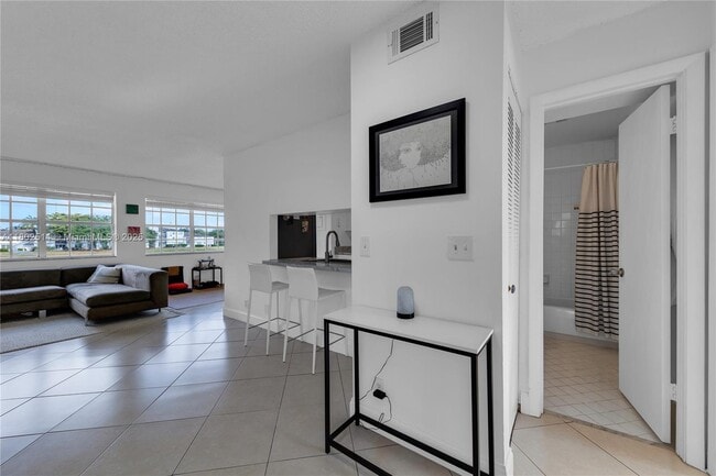 Photo - 333 SW 86th Ave Unidad 206 Rental