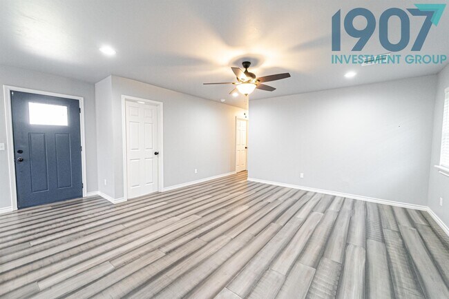 Photo - 412 NW 121st St