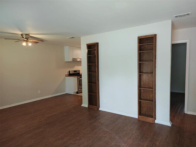 Photo - 3207 Locke Ln