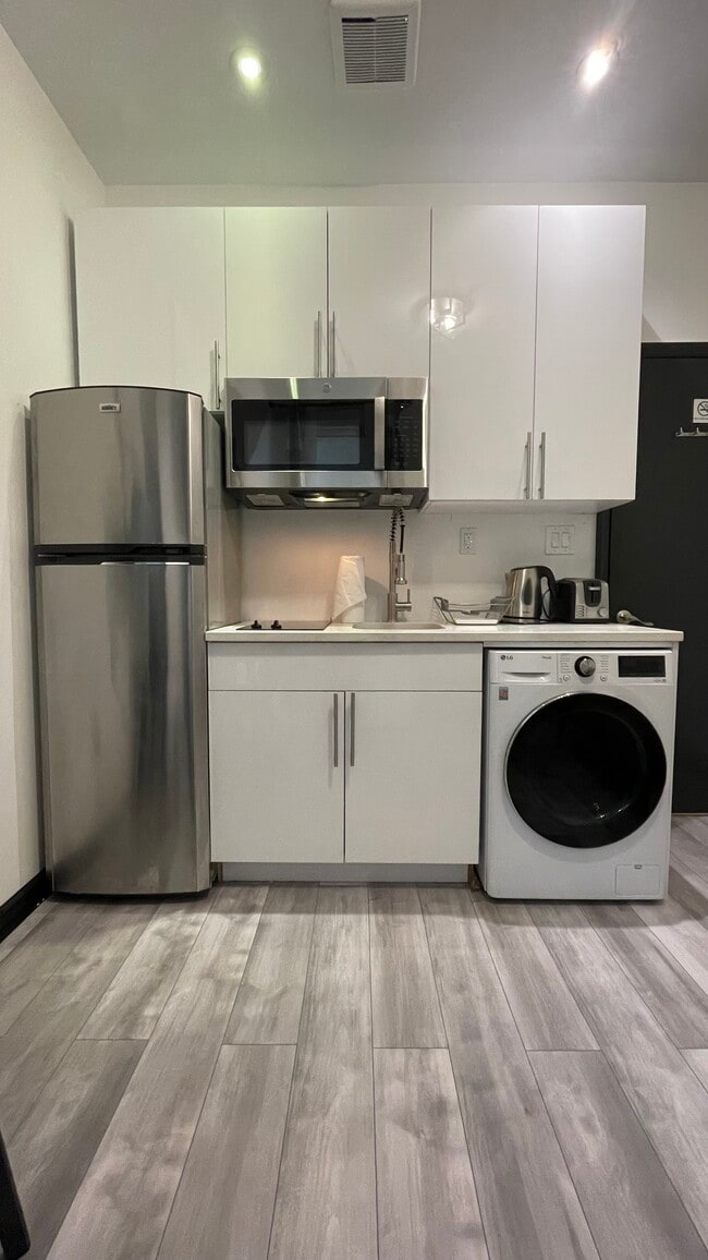 Photo - 308 W 18th St
