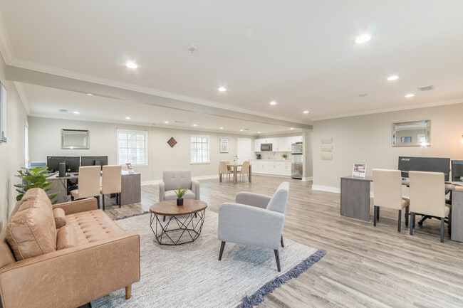 Photo - Woodland Falls Apartments