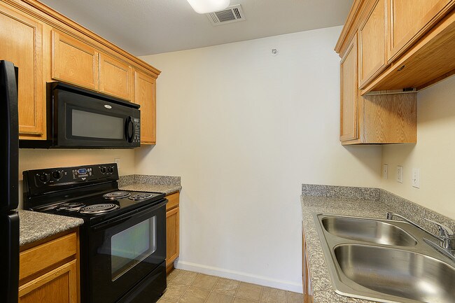 Photo - Canterbury House Apartments - Baton Rouge