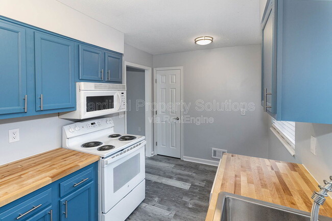 Building Photo - 7831 Glen Orchard Dr Rental