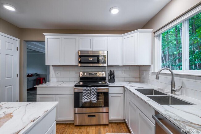 Photo - 1250 Walloon Way