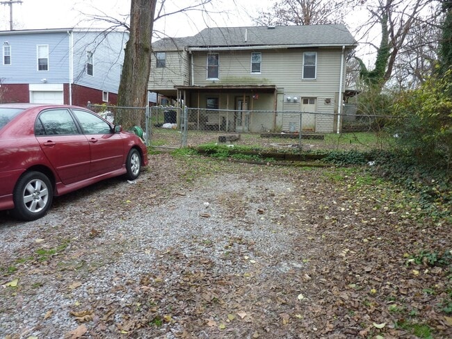 Building Photo - Beige House 2 Bed Apt on Lower Level