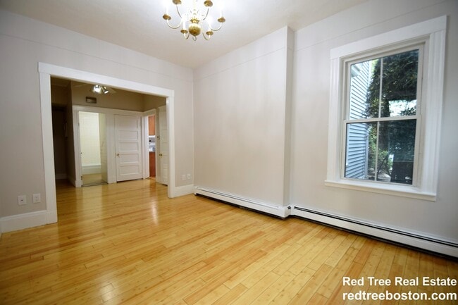 Photo - 24 St James St