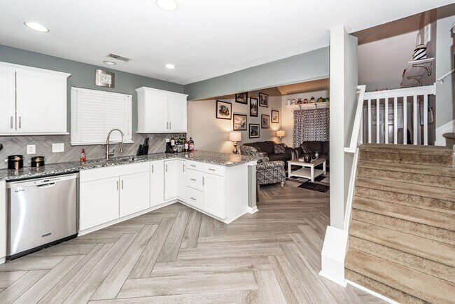 Photo - 7988 Shadow Oak Dr