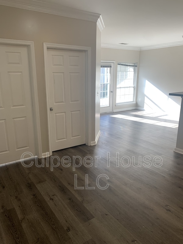 Photo - 4860 Eisenhower Ave