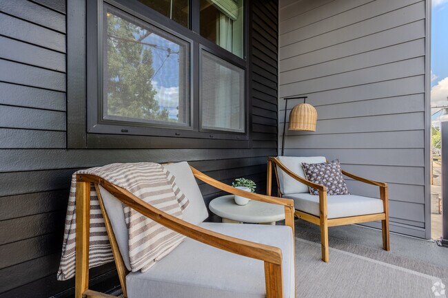 Photo - Fifth x Northwest