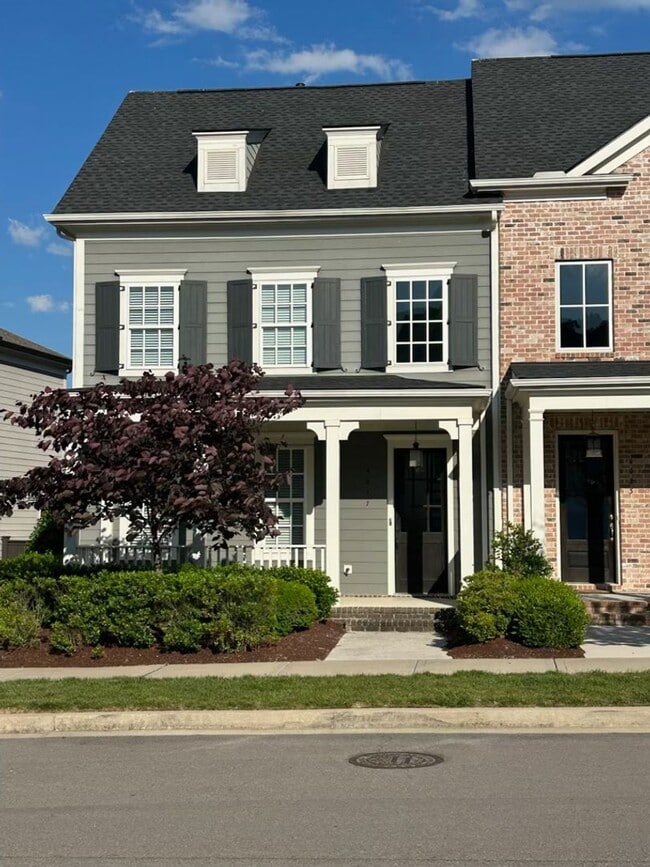 Building Photo - 3BR End-Unit in Westhaven | Main-Level Primary + Office + Bonus Room