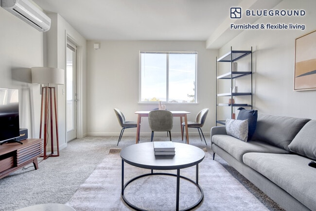 Building Photo - 605 Tasman Dr Rental