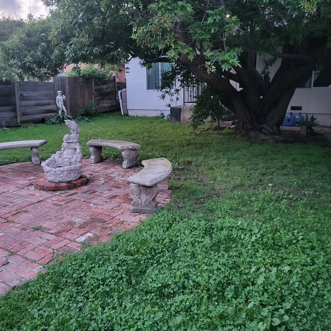 Building Photo - 10829 Woodbine St