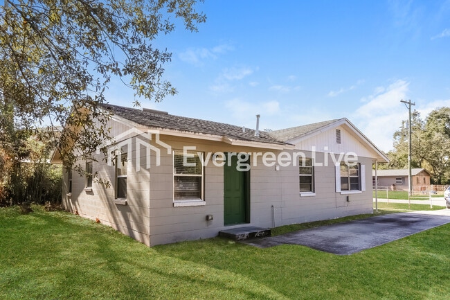 Photo - 9581 Aderdare Ave W