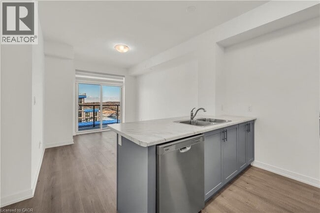 Photo - 460 Dundas St E Unit 809