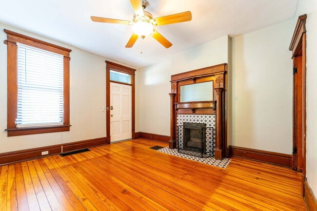 Photo - 557 S 6th St