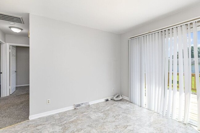 Photo - 1824 Meadow Dr