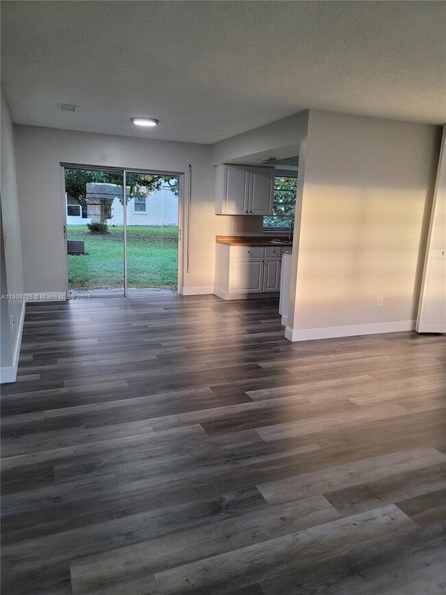 Photo - 622 Plymouth St