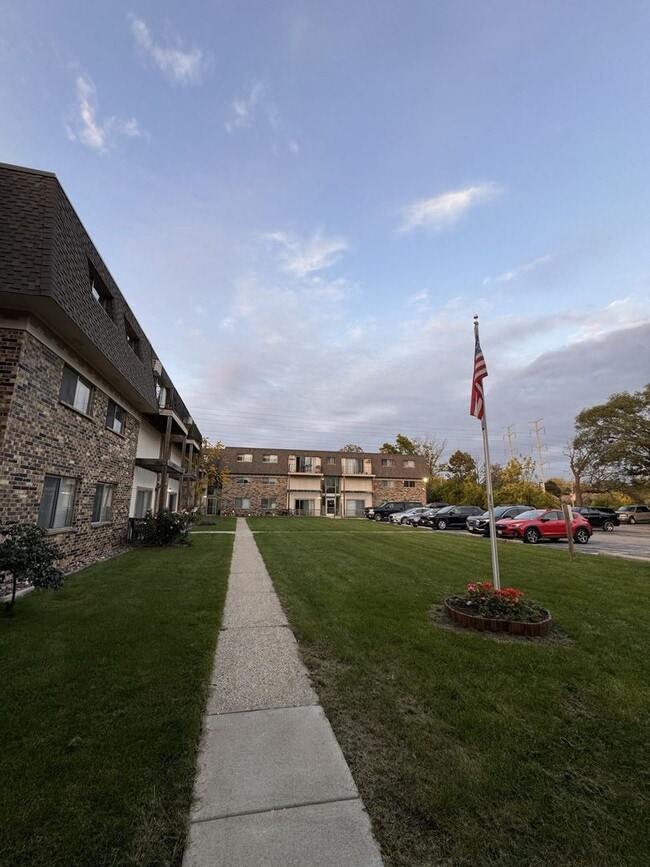 Photo - Expansive Bi-Level 3-Bedroom Unit 9122-103