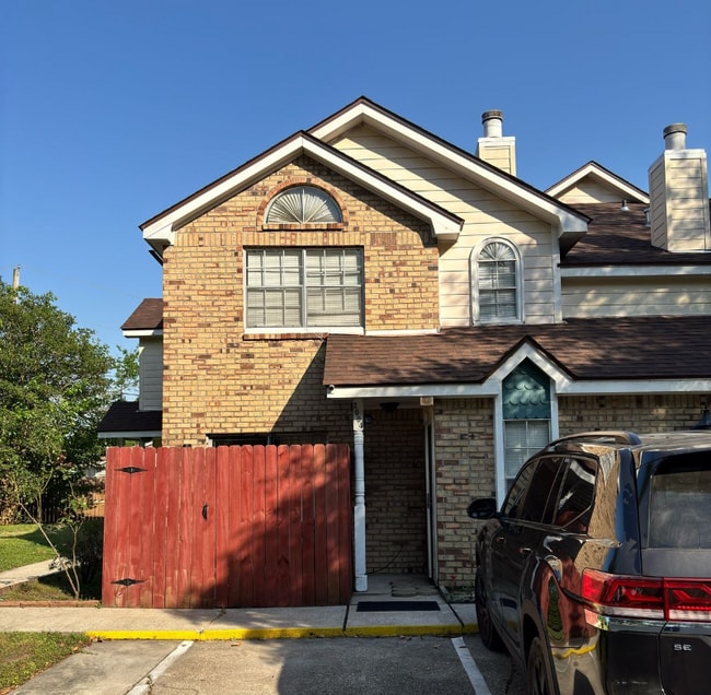 Building Photo - 2004 Greenpoint Dr