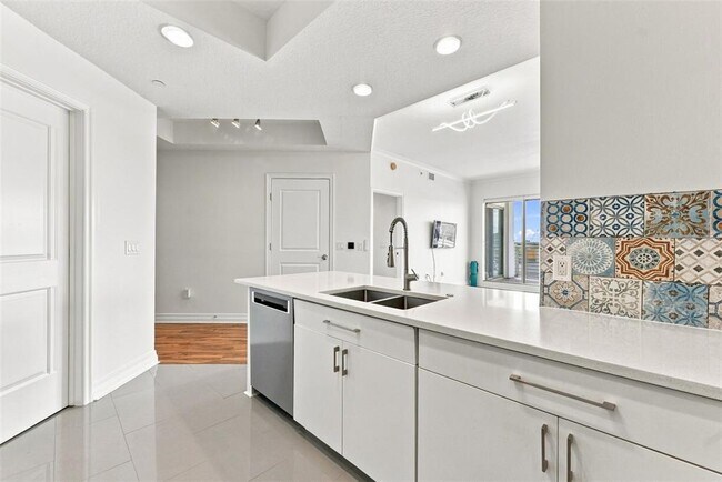 Photo - 1209 E Cumberland Ave Unit 608