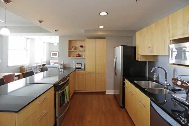 909 Walnut
