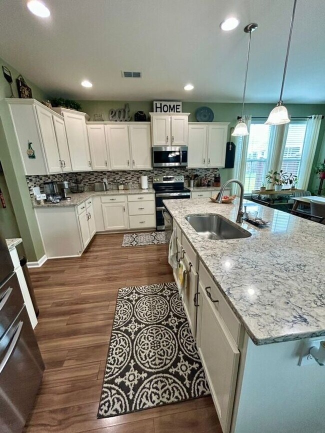 Photo - **Beautifully Maintained 3 Bedroom Home with Study, Screened Porch & Fenced Yard**