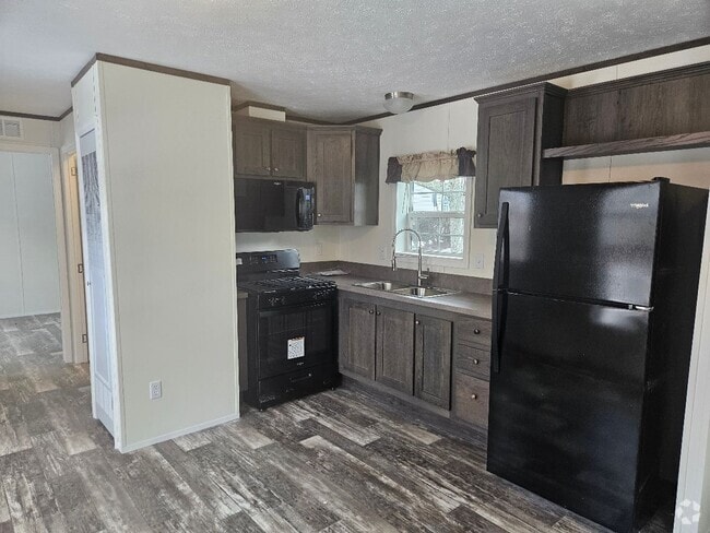 Building Photo - 20 Providence New London Tpke Rental