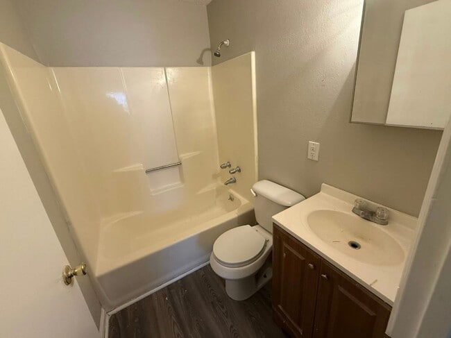 Photo - 318 Station Crossing Dr Unidad A