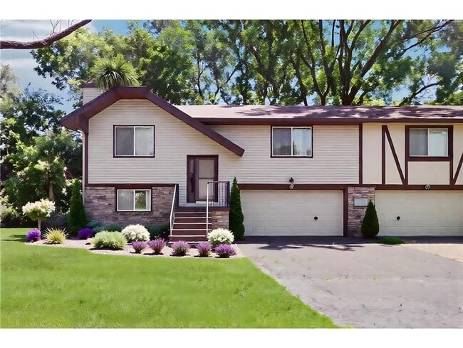 Building Photo - 2509 Cedar Hills Dr Rental