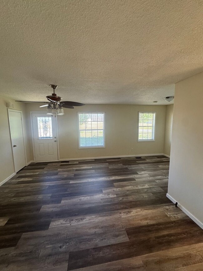 Photo - 2 BD, 1 BA Cozy Home in Dresden!