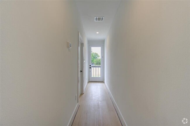 Building Photo - 2312 Reinerman St Rental