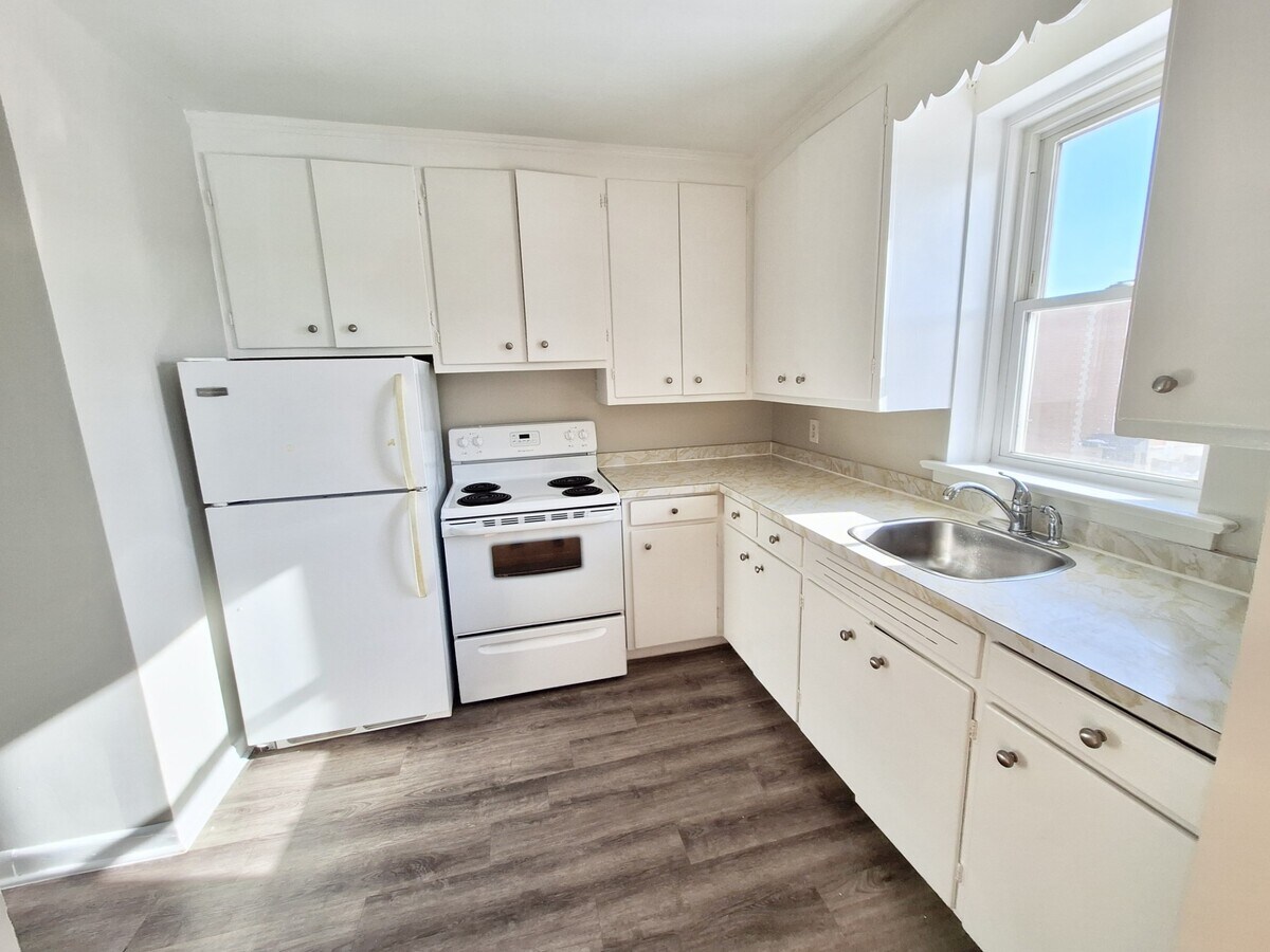 Photo - 1 Osler Court, Hamilton, Dundas