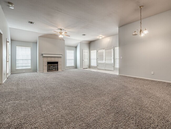 Photo - Gated 3 bed 2 bath home in Crystal Gardens...