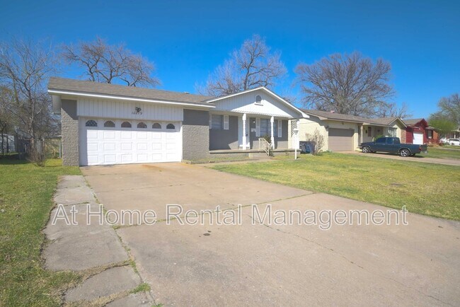 Photo - 10219 E 7th St