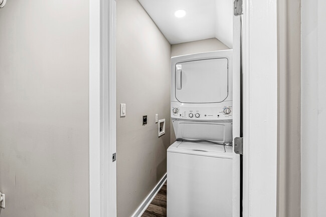 Photo - 3241 Boulevard Pl