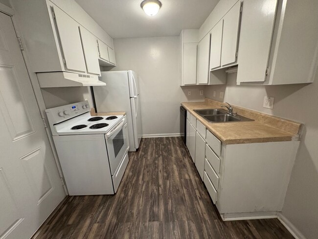 Photo - 406 Russell Pkwy Unit 4