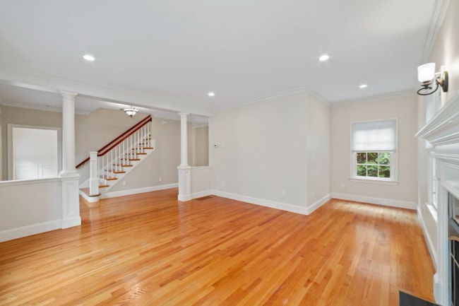 Photo - 15 Edgemoor Cir