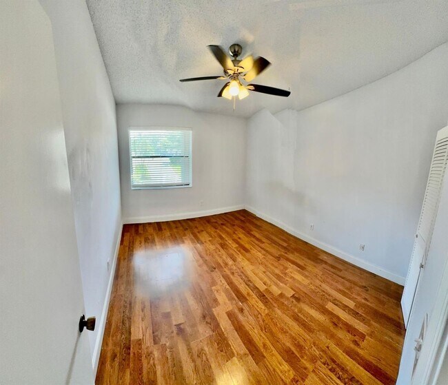 Photo - 9657 Riverside Dr