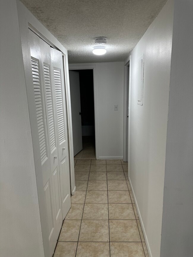 Building Photo - 2980 Riverside Dr Unit Foxwood hollow Rental