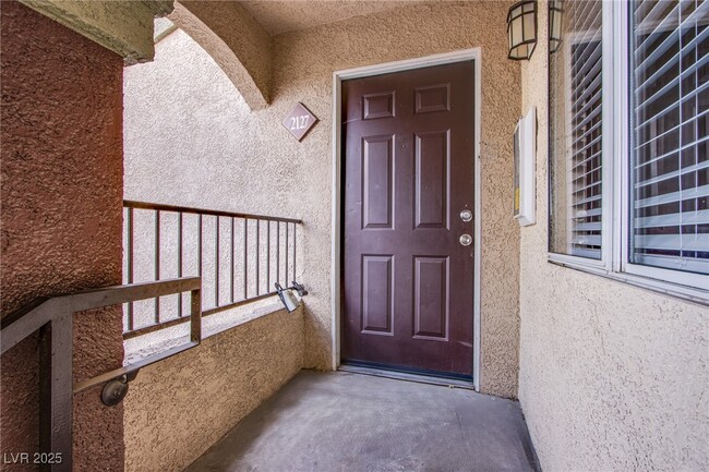 Photo - 7885 W Flamingo Rd Unidad 2127 Rental