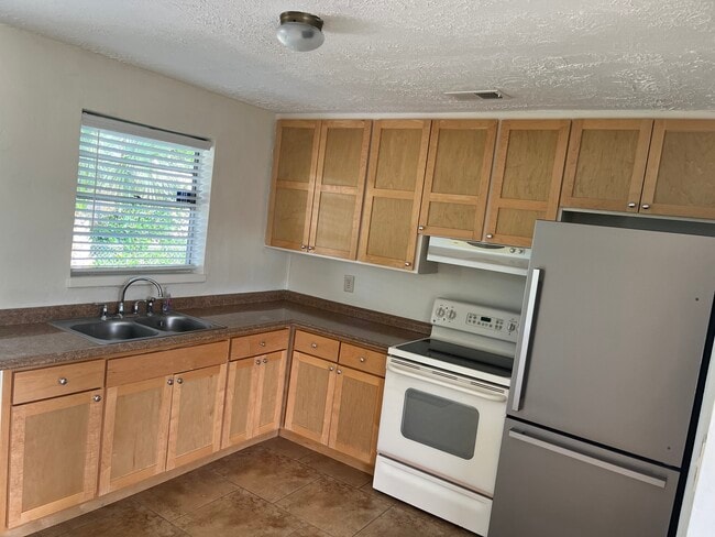 Kitchen - 2658 Mangrove St Unit Mangrove street